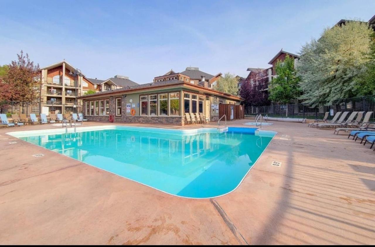 Mountain Getaway Condo - 5 Min Walk To The Beach! Invermere Dış mekan fotoğraf