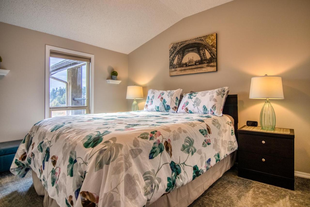 Mountain Getaway Condo - 5 Min Walk To The Beach! Invermere Dış mekan fotoğraf