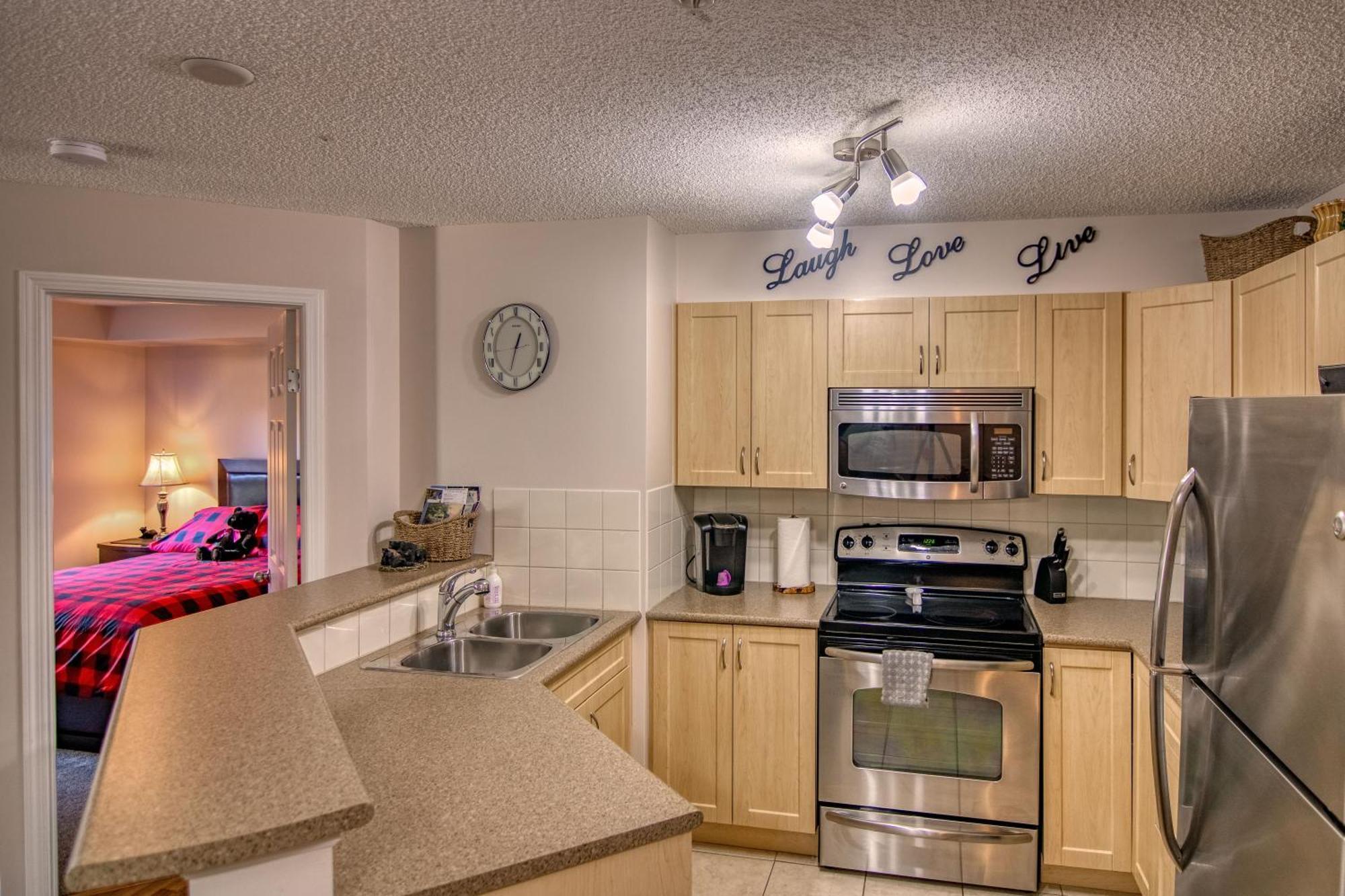 Mountain Getaway Condo - 5 Min Walk To The Beach! Invermere Dış mekan fotoğraf