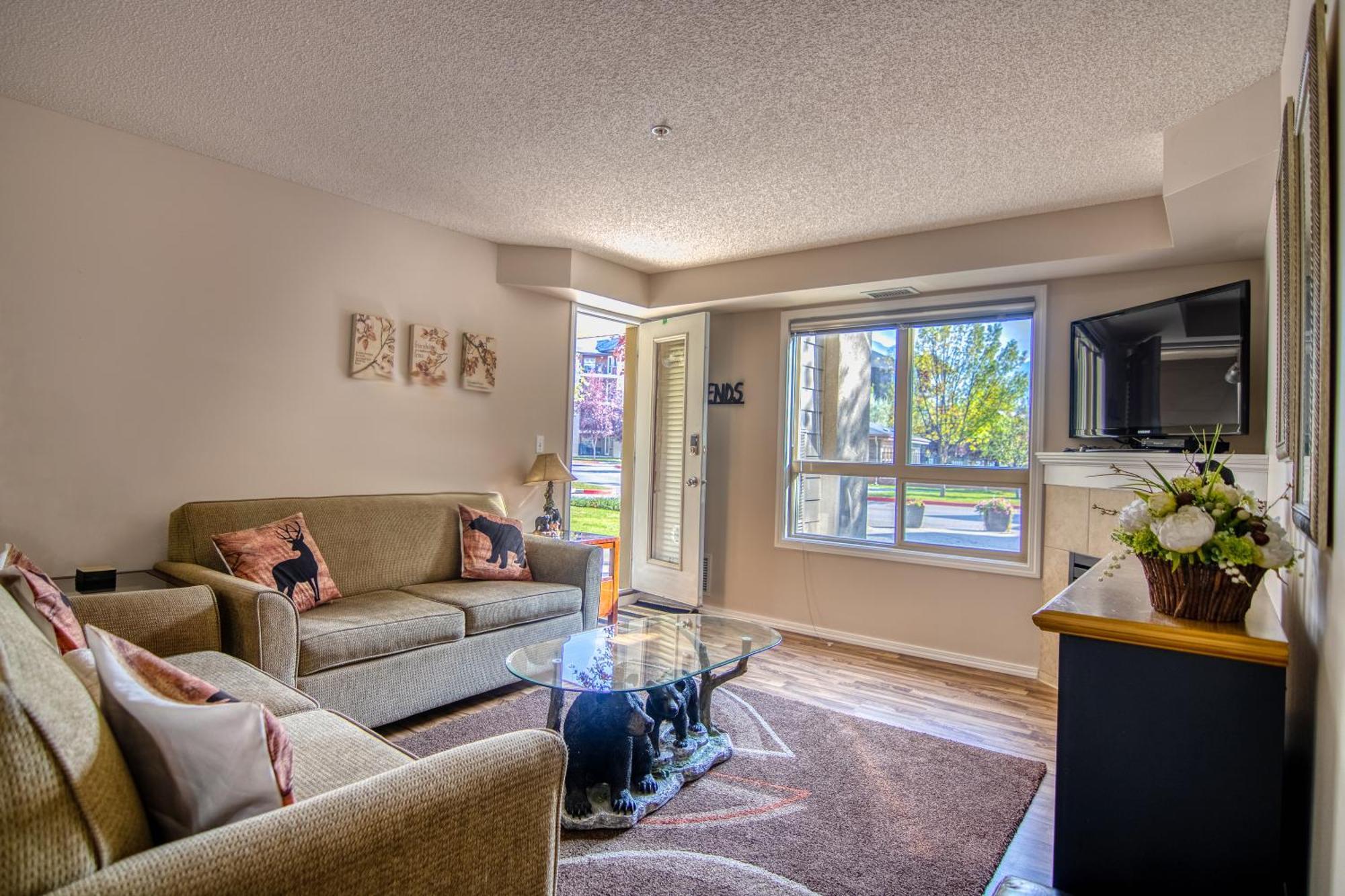 Mountain Getaway Condo - 5 Min Walk To The Beach! Invermere Dış mekan fotoğraf