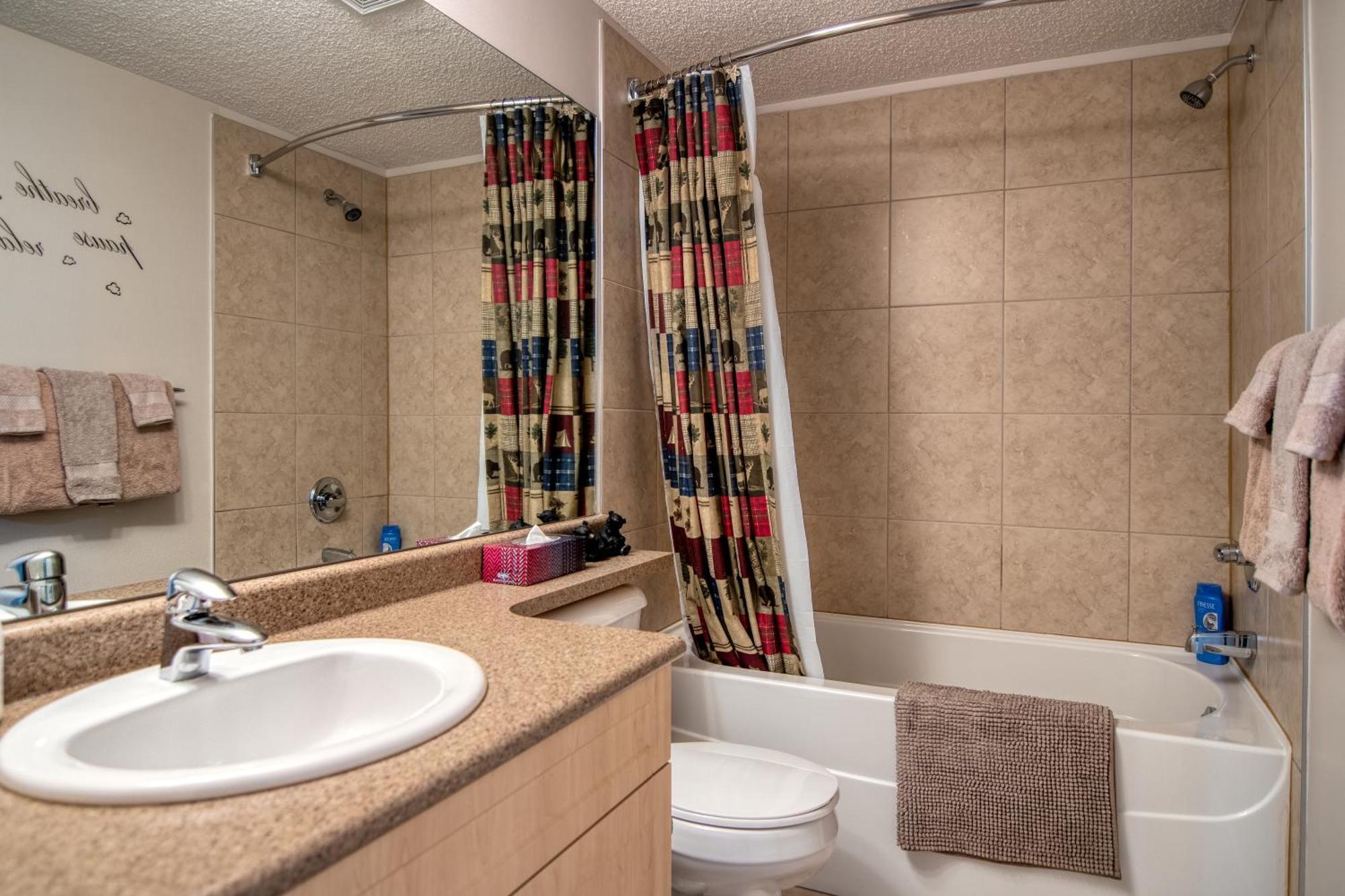 Mountain Getaway Condo - 5 Min Walk To The Beach! Invermere Dış mekan fotoğraf