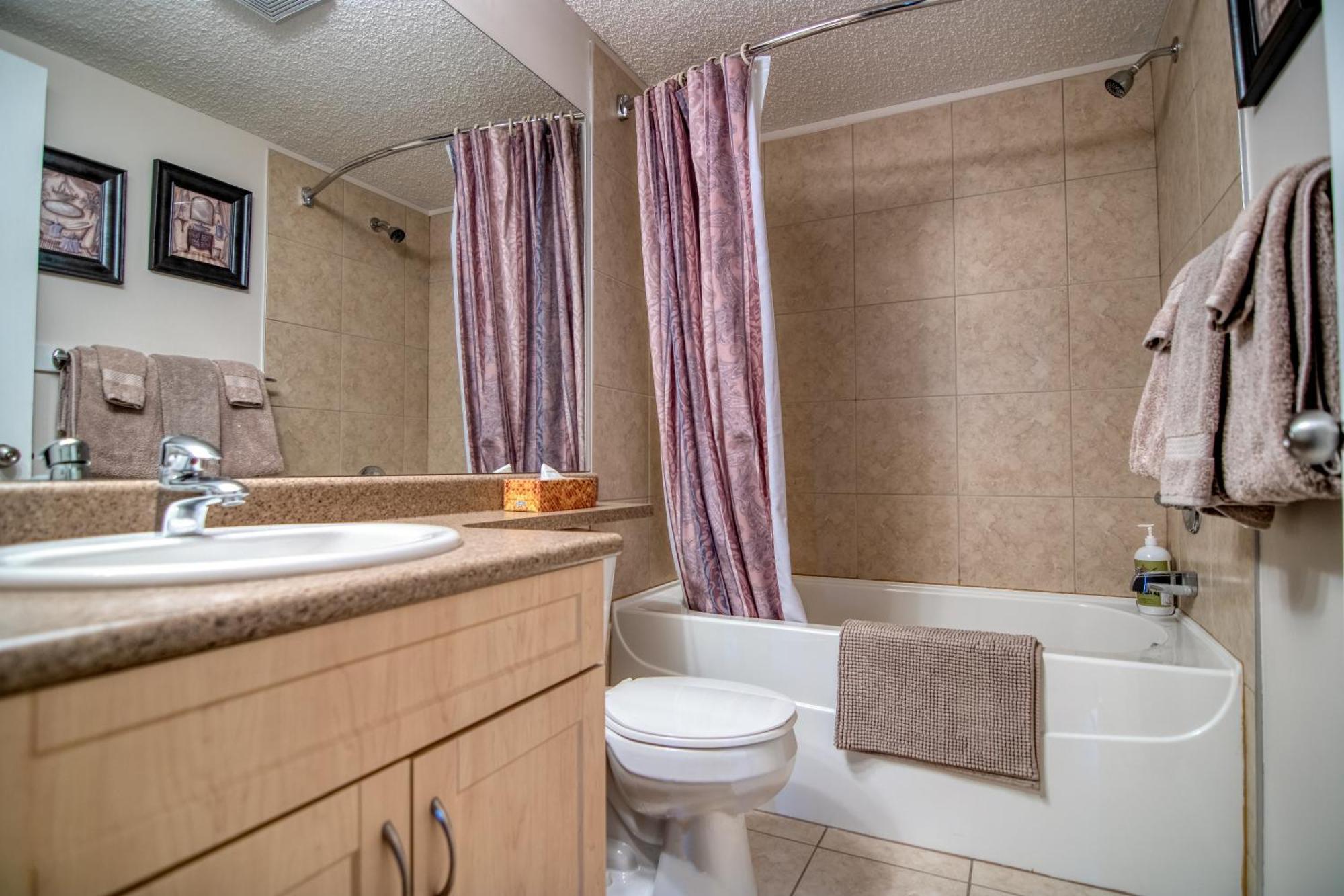 Mountain Getaway Condo - 5 Min Walk To The Beach! Invermere Dış mekan fotoğraf
